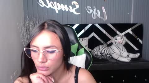 Snapshot of allisson_a chatting on 02-21-25, 09:34 Allisson online show from 02-21-25, 09:34