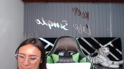 Snapshot of allisson_a chatting on 02-25-25, 06:36 Allisson online show from 02-25-25, 06:36