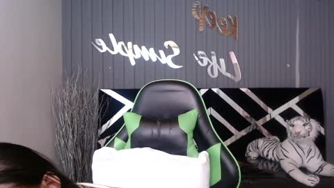 Snapshot of allisson_a chatting on 03-08-25, 07:05 Allisson online show from 03-08-25, 07:05