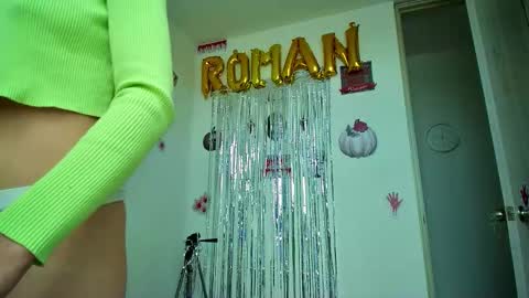 Snapshot of allisson_rose chatting on 10-21-25, 05:24 Alli online show from 10-21-25, 05:24