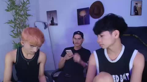 Snapshot of alluring_alpha chatting on 04-22-26, 10:55 kim and josh online show from 04-22-26, 10:55