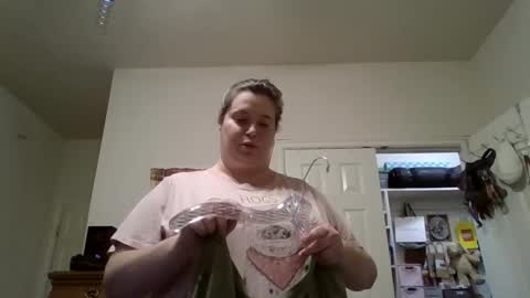 Snapshot of ally12334 chatting on 09-24-25, 01:09 ally12334 online show from 09-24-25, 01:09