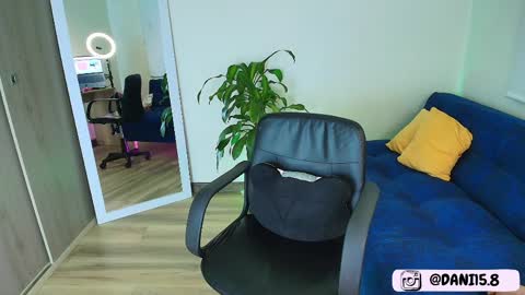 Snapshot of ally_riso chatting on 04-30-26, 01:56 Ally help me reach 100 satisfaid online show from 04-30-26, 01:56