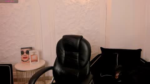 Snapshot of allyjensen chatting on 07-17-26, 10:22 Alisson online show from 07-17-26, 10:22