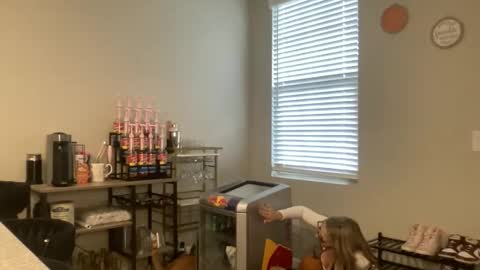 Snapshot of allymaeeee chatting on 10-22-25, 04:51 Ally Mae online show from 10-22-25, 04:51