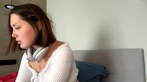 Snapshot of allynmirabelli chatting on 07-21-26, 07:54 Lara online show from 07-21-26, 07:54
