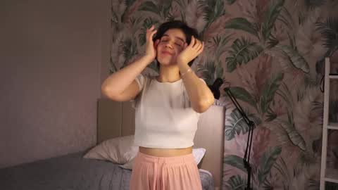 Snapshot of allynstuddard chatting on 12-16-25, 04:28 Emily online show from 12-16-25, 04:28