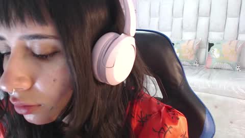 Snapshot of allyssa_bellini_s chatting on 09-21-25, 03:35 Allysa online show from 09-21-25, 03:35