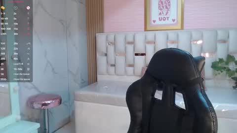 Snapshot of allyssa_bellini_s chatting on 10-22-25, 11:15 Allysa online show from 10-22-25, 11:15