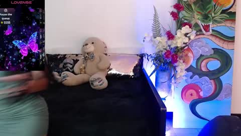 alma_art_ online show from 02-17-25, 03:58