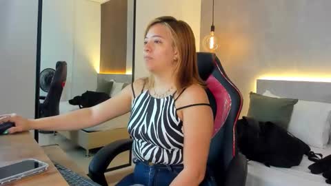 ALMA FENIX  online show from 12-15-25, 12:42