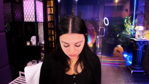 Snapshot of alma_pearl chatting on 12-20-24, 06:19 Alma online show from 12-20-24, 06:19