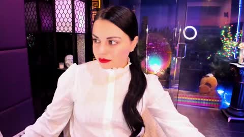 Snapshot of alma_pearl chatting on 02-14-25, 07:49 Alma online show from 02-14-25, 07:49