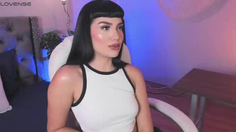 Mia online show from 04-17-26, 02:31