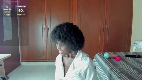 Snapshot of almasaennz chatting on 03-08-25, 08:25 online show from 03-08-25, 08:25