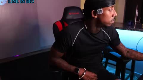 Snapshot of almightycnote chatting on 07-11-26, 02:47 Almightycnote online show from 07-11-26, 02:47