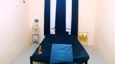 Snapshot of almirablont13 chatting on 10-26-25, 12:27 Almira online show from 10-26-25, 12:27