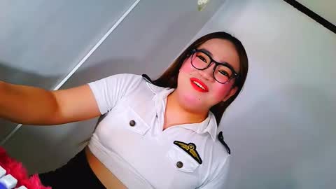 Snapshot of almirablont13 chatting on 11-21-25, 12:43 Almira online show from 11-21-25, 12:43