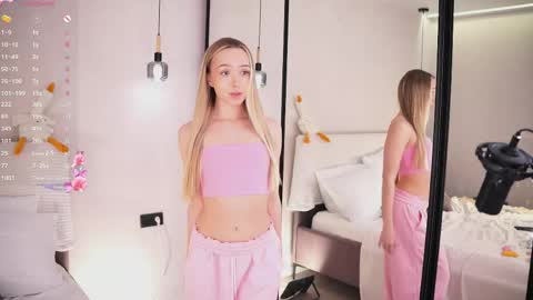 Lia online show from 05-15-26, 03:13