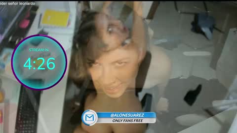 Snapshot of alondra_on_fire chatting on 10-24-25, 04:36 Alondra Suarez online show from 10-24-25, 04:36