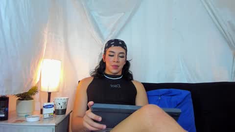 Hazel Bowie online show from 02-18-25, 02:05