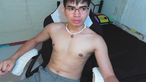 Snapshot of alpha_rider chatting on 08-08-26, 06:48 Angelo online show from 08-08-26, 06:48