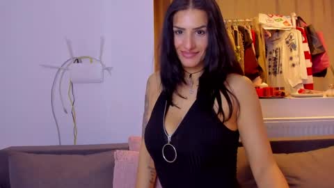Snapshot of alphaqueenx chatting on 04-23-26, 11:18 Michelle online show from 04-23-26, 11:18