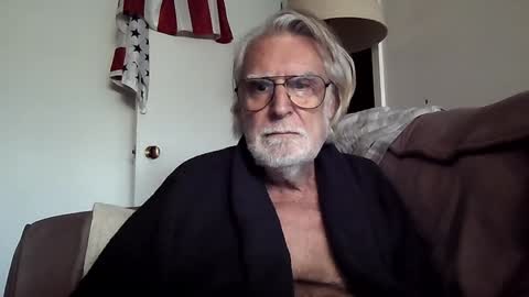 Snapshot of alphauniform chatting on 01-12-25, 07:31 AlphaUniform online show from 01-12-25, 07:31