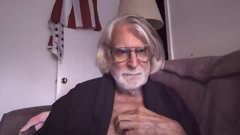 Snapshot of alphauniform chatting on 10-23-25, 05:33 AlphaUniform online show from 10-23-25, 05:33