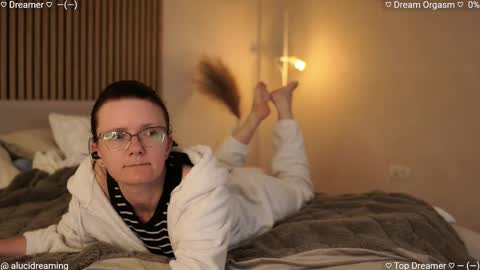 Lucid Dreaming online show from 10-22-25, 07:02