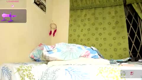 Snapshot of alula_queen chatting on 09-25-25, 02:04 katherine online show from 09-25-25, 02:04