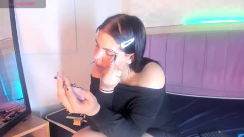 Snapshot of alunnaclarkcm chatting on 12-15-25, 03:33 alunnaclarkcm online show from 12-15-25, 03:33