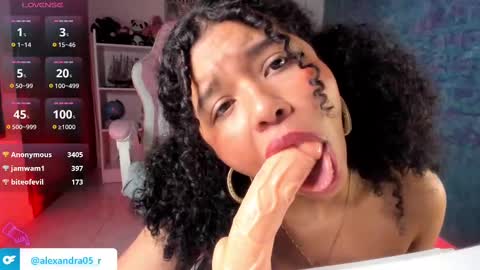 Snapshot of alx_curly chatting on 02-19-25, 03:28 ALEXA online show from 02-19-25, 03:28