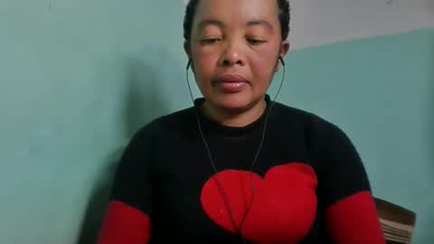 Snapshot of alypierette chatting on 06-09-26, 05:35 alypierette online show from 06-09-26, 05:35