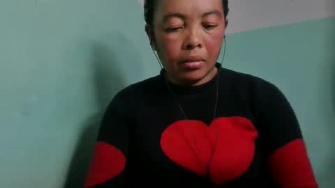 Snapshot of alypierette chatting on 06-10-26, 06:18 alypierette online show from 06-10-26, 06:18