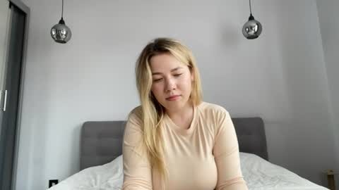 Snapshot of alyrasun chatting on 06-21-26, 09:34 Al online show from 06-21-26, 09:34