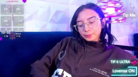 Snapshot of alys_molly chatting on 12-16-24, 05:22 sopie online show from 12-16-24, 05:22