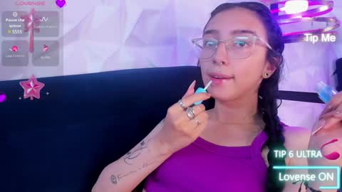 Snapshot of alys_molly chatting on 12-18-24, 02:17 sopie online show from 12-18-24, 02:17