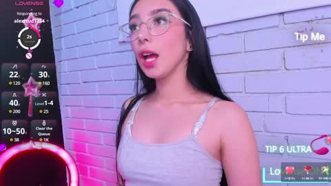 Snapshot of alys_molly chatting on 12-24-24, 05:13 sopie online show from 12-24-24, 05:13