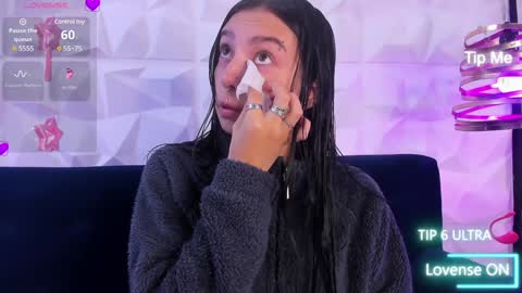 Snapshot of alys_molly chatting on 01-07-25, 11:05 sopie online show from 01-07-25, 11:05