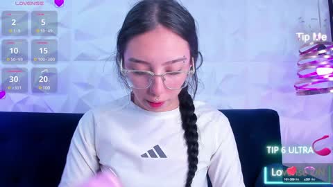 Snapshot of alys_molly chatting on 01-22-25, 11:01 sopie online show from 01-22-25, 11:01