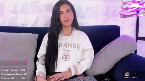 Snapshot of alys_molly chatting on 02-08-25, 09:13 sopie online show from 02-08-25, 09:13