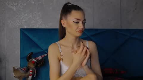 Snapshot of alyseruss chatting on 01-26-25, 06:06 Alyse online show from 01-26-25, 06:06