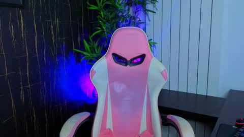 Snapshot of alyseruss chatting on 10-06-25, 07:00 Alyse online show from 10-06-25, 07:00