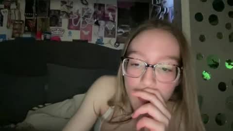 alyssag7001 online show from 03-11-25, 06:53