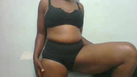 Snapshot of am_creme_delight chatting on 05-26-26, 01:40 am_creme_delight online show from 05-26-26, 01:40