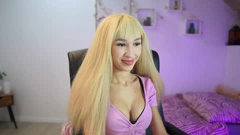 Amai  Liu online show from 11-08-25, 06:51