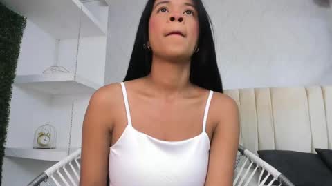 Snapshot of amaia_baez chatting on 02-09-25, 07:30 AMAIA online show from 02-09-25, 07:30