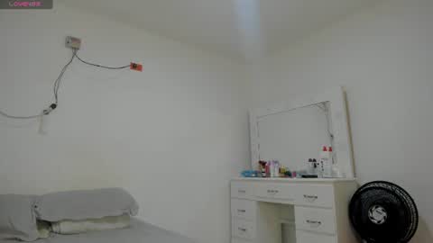 Snapshot of amaia_baez chatting on 06-19-26, 06:23 AMAIA online show from 06-19-26, 06:23