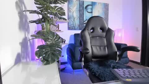 Snapshot of amaia_bushida chatting on 03-05-25, 02:25 anny online show from 03-05-25, 02:25